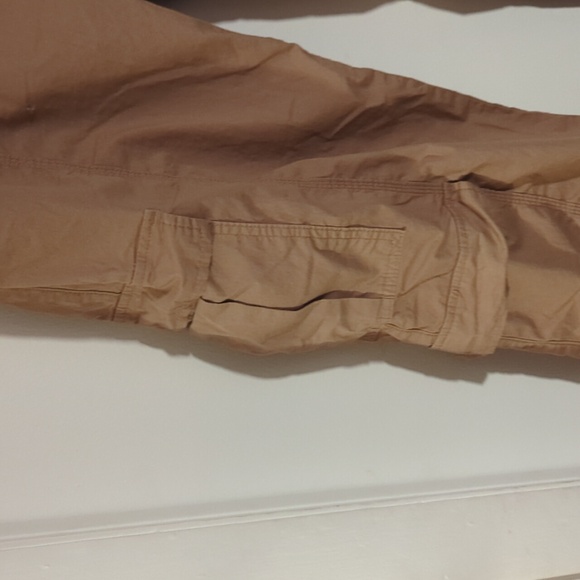 Juniors sizing wide leg khaki cargo pants, size 15/17 - Picture 2 of 5